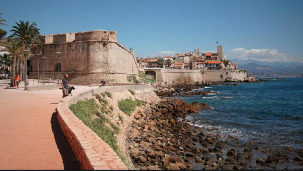 Vue Mer Et Remparts. Entre Vieille Ville Et Plages Antibes Exterior foto