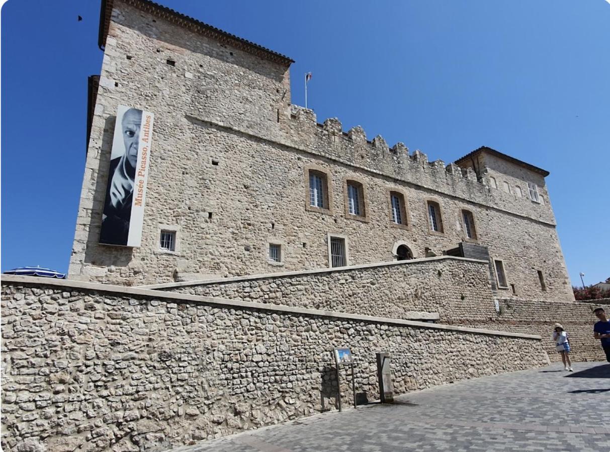 Vue Mer Et Remparts. Entre Vieille Ville Et Plages Antibes Exterior foto