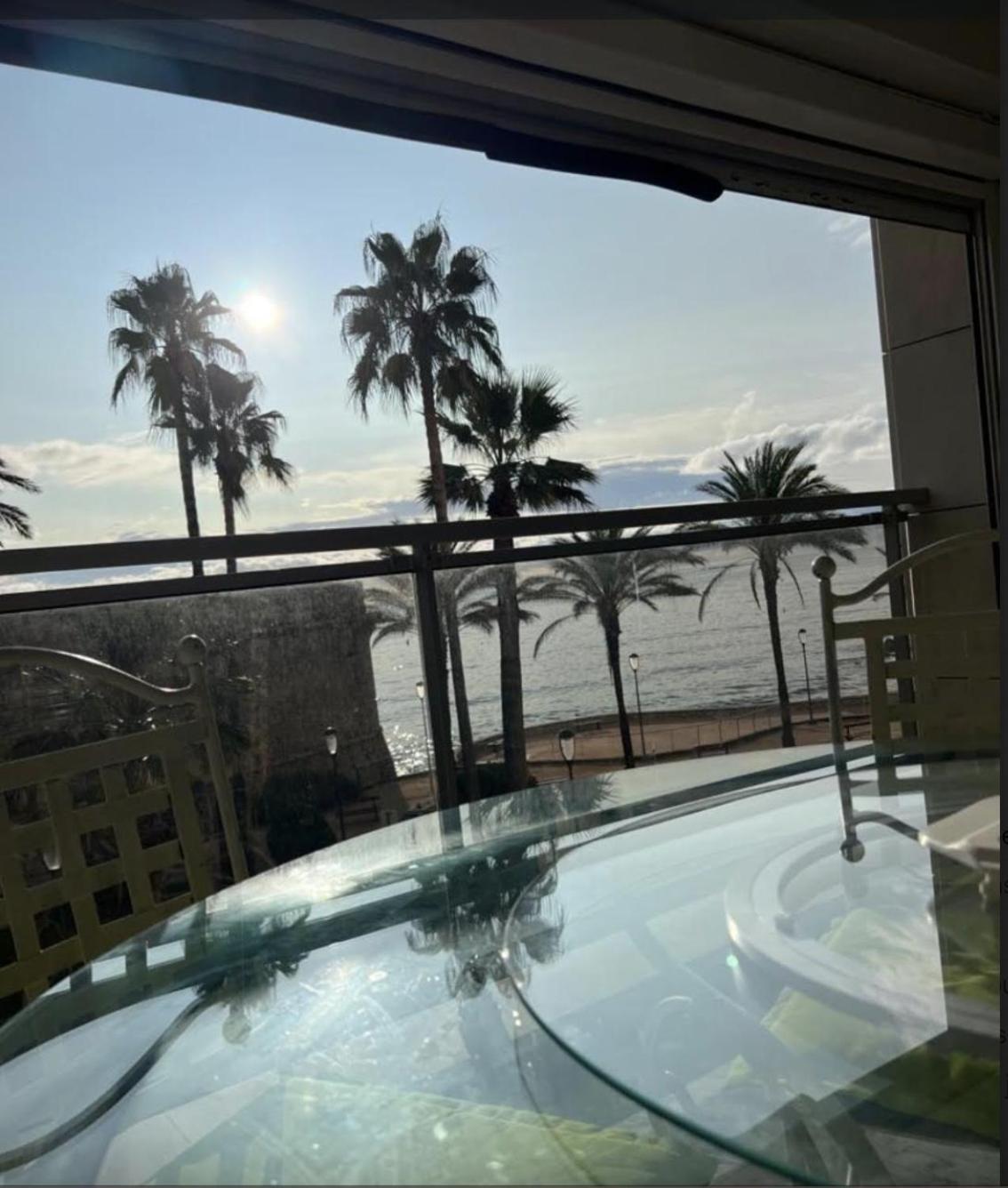 Vue Mer Et Remparts. Entre Vieille Ville Et Plages Antibes Exterior foto